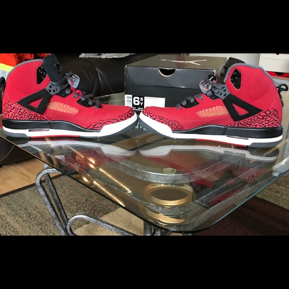 Steal !Jordan gym red spizike 6.5y